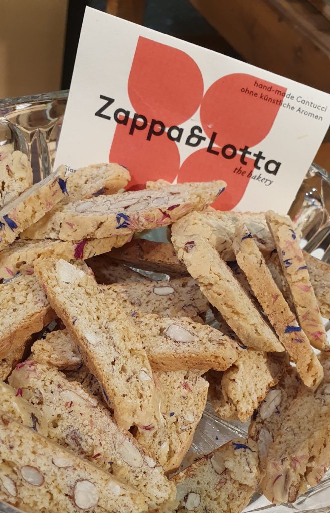 Zappa & Lotta bei Manor in Basel 1 Degu Zappa Lotta