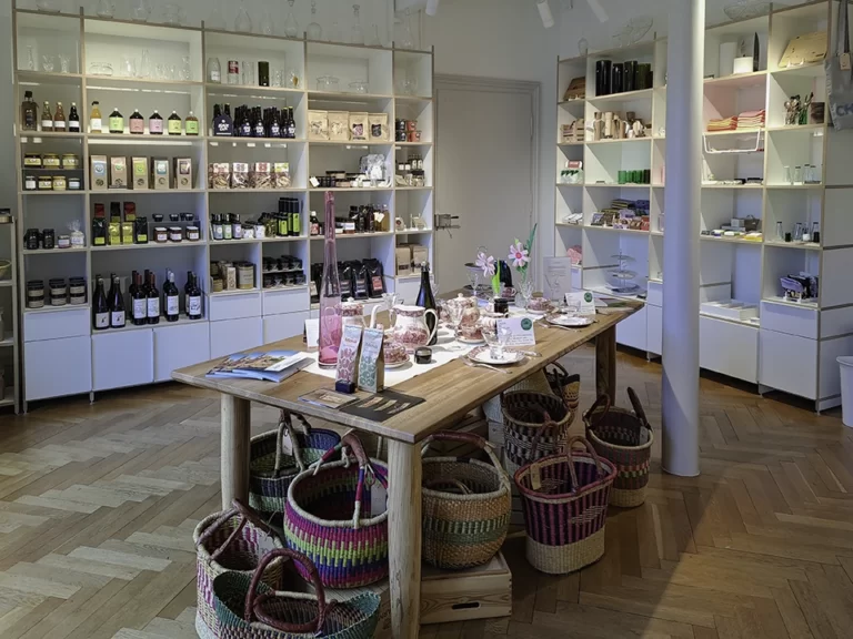 Our delicious Cantucci are now available in the charming shop of the charity organisation with the promising name CHOOSE